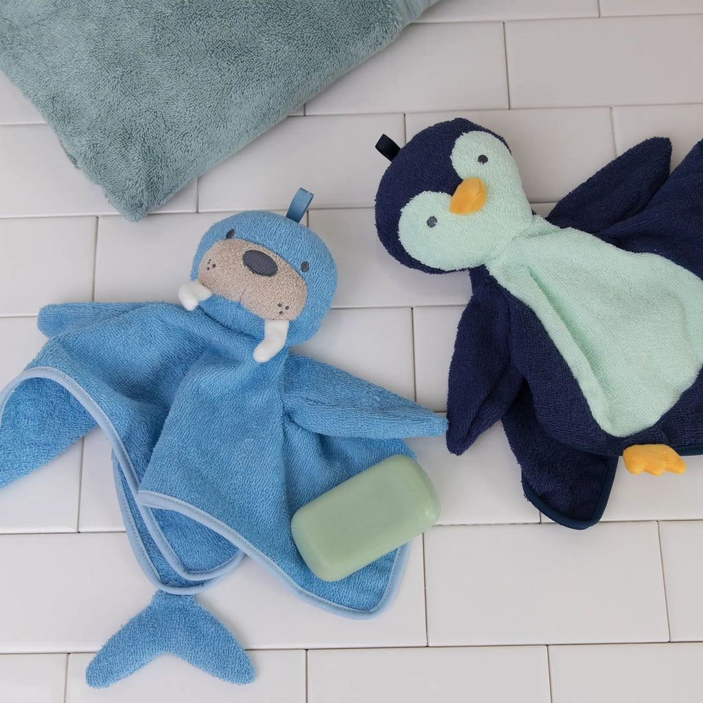 Penny Penguin Scrub Dubbie